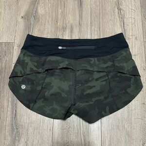 Lululemon Camo Speed Up Low Rise Lined Shorts 2.5” Size 4